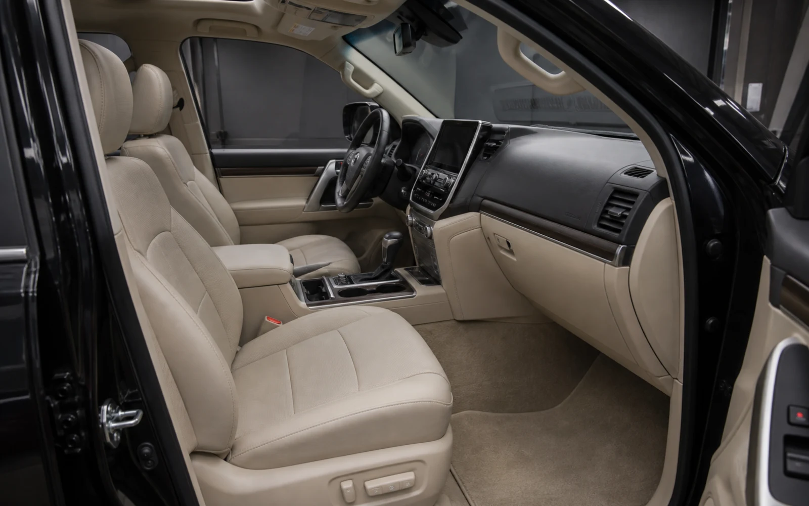 Toyota Land Cruiser — սրահի քիմմաքրում: Հետո